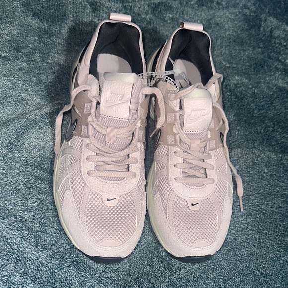 Nike Women's Cream Sneakers - Picture 1 of 6